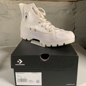 Womens converse platform sneakers size 7.5